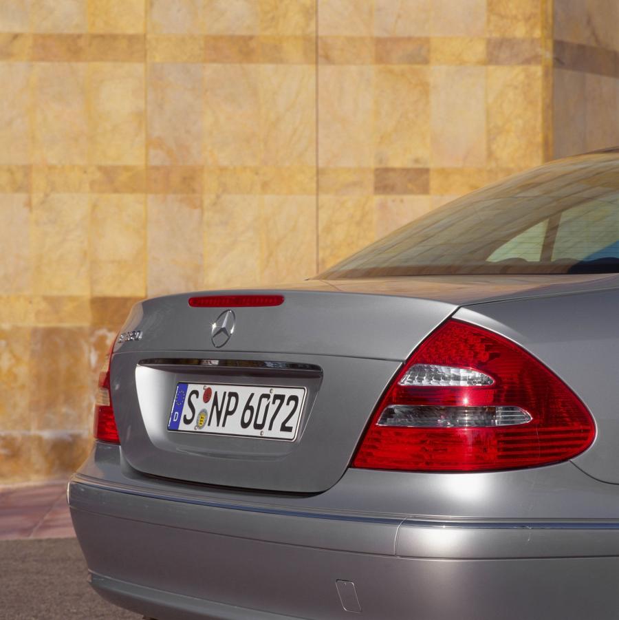  Mercedes-Benz E-Class 2002 года  (фото 164 из 448)